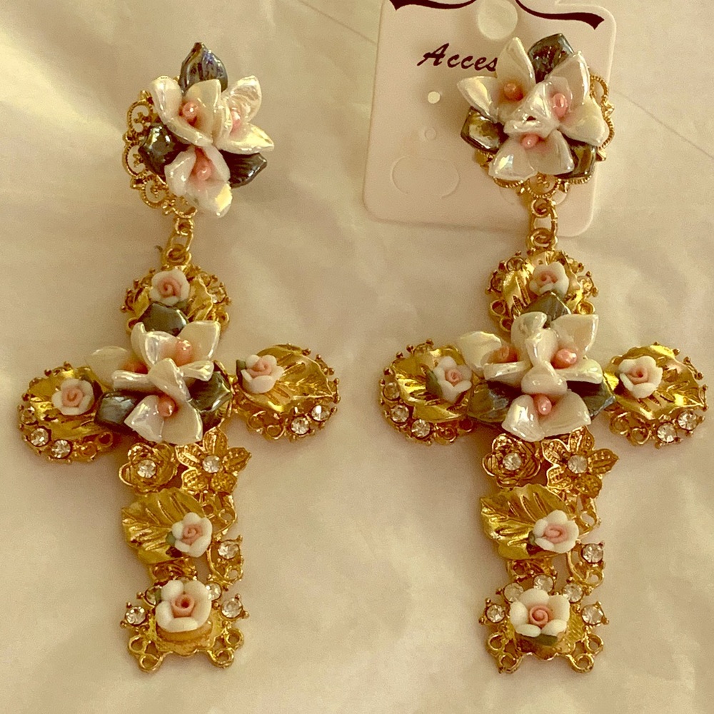 NWT Baroque gold cross earrings